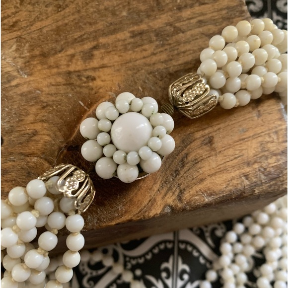 Vintage 8 Strand White Glass Bead Clasp Old Hollywood Style Necklace Jewelry - Picture 2 of 11